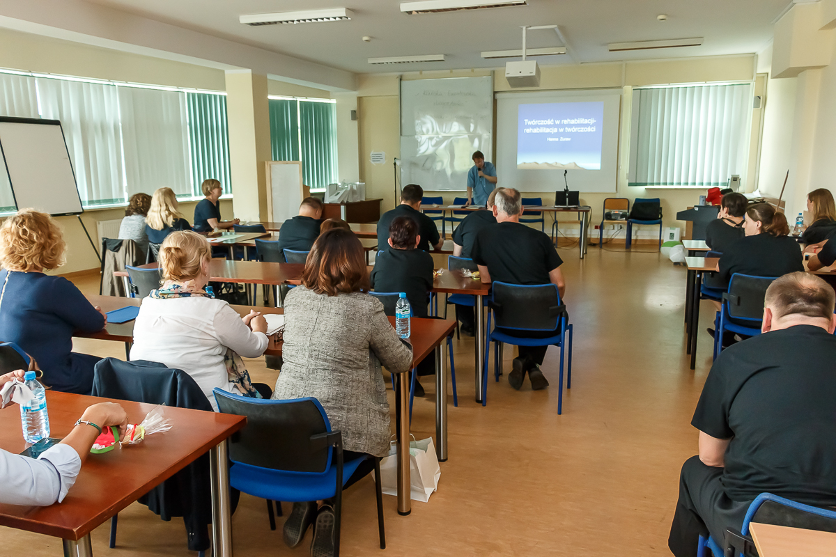 uczestnicy festiwalu inicjatyw i innowacji pedagogicznych na rzecz osób z niepełnosprawnością